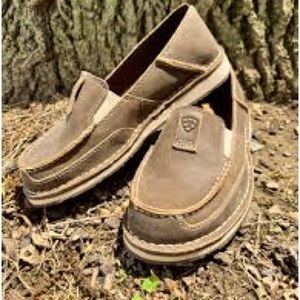 Ariat Women’s Cruiser brown bomber. Size 6B worn once or twice.